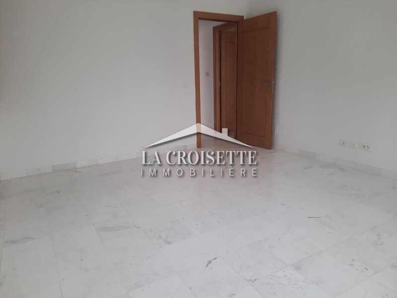 Triplex S+5 avec piscine à La Soukra